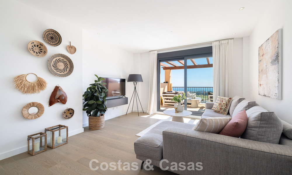 Ático de lujo prestigioso con vistas panorámicas al mar y al golf en venta en Marbella - Benahavís 797537