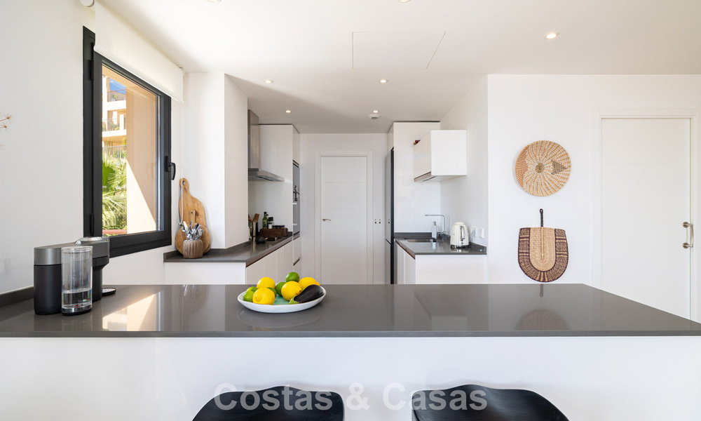 Ático de lujo prestigioso con vistas panorámicas al mar y al golf en venta en Marbella - Benahavís 797540