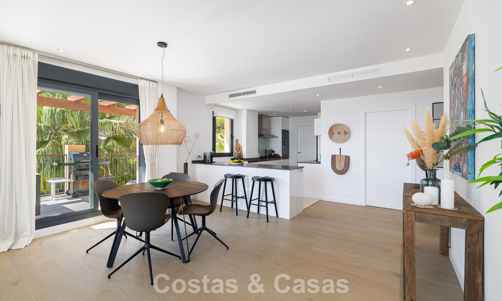 Ático de lujo prestigioso con vistas panorámicas al mar y al golf en venta en Marbella - Benahavís 797541