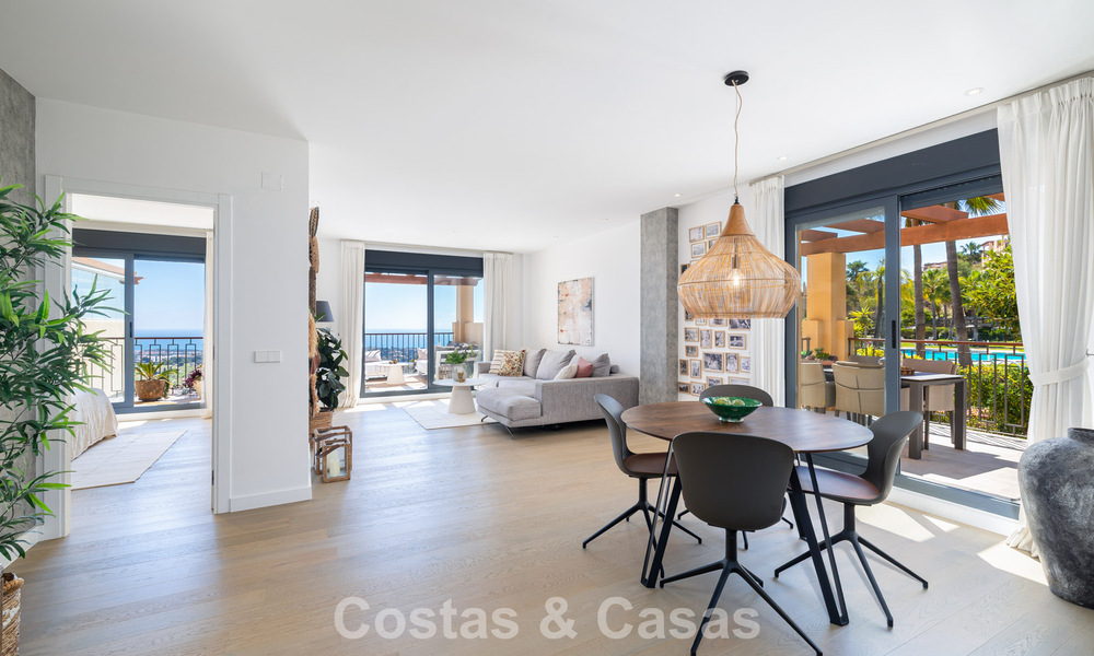 Ático de lujo prestigioso con vistas panorámicas al mar y al golf en venta en Marbella - Benahavís 797543