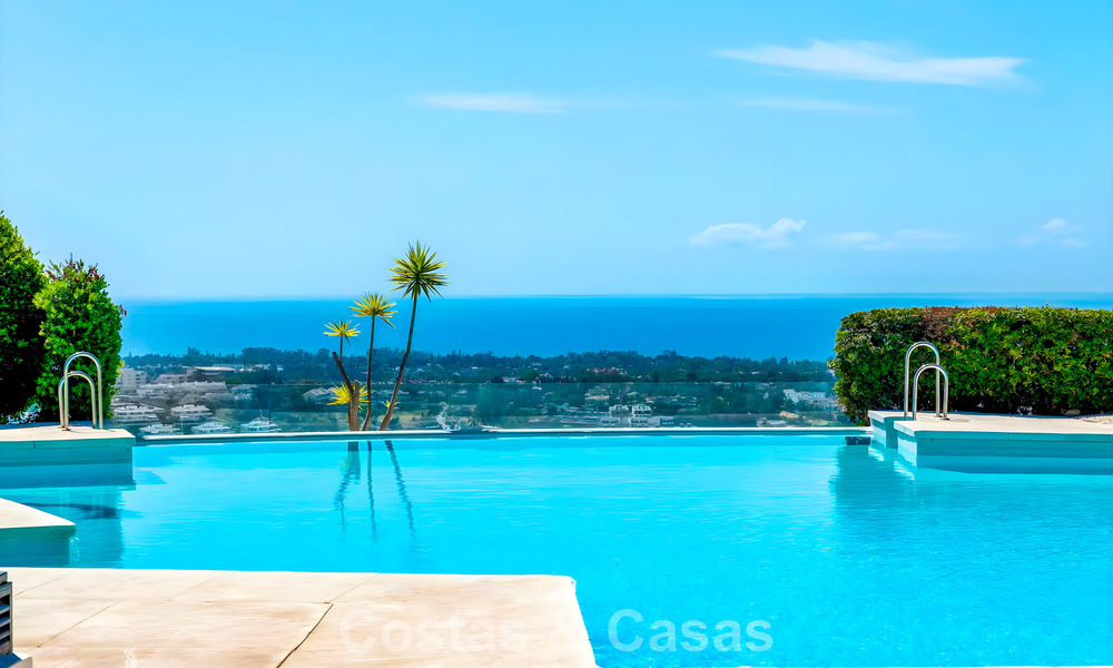 Ático de lujo prestigioso con vistas panorámicas al mar y al golf en venta en Marbella - Benahavís 797871
