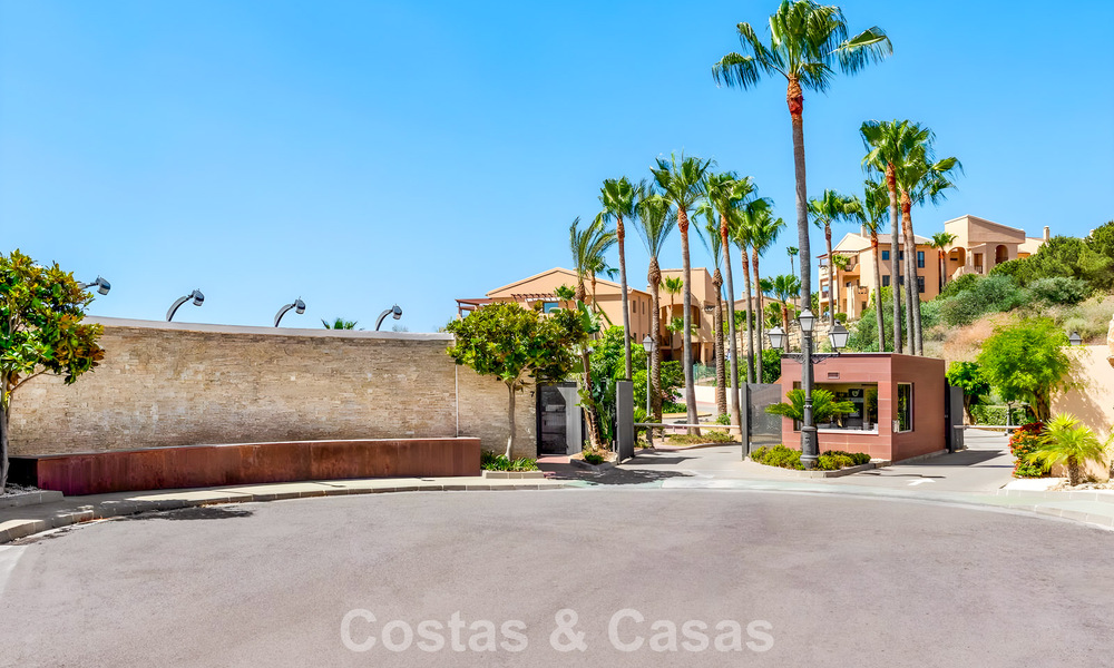Ático de lujo prestigioso con vistas panorámicas al mar y al golf en venta en Marbella - Benahavís 797872