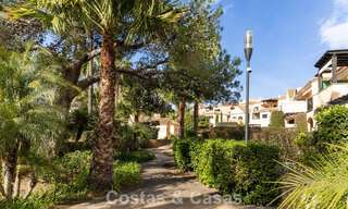 Apartamento de lujo con jardín privado en venta a pocos pasos de la playa cerca de Puerto Banús, Marbella 797556 
