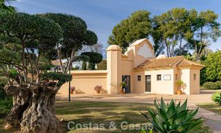Apartamento de lujo con jardín privado en venta a pocos pasos de la playa cerca de Puerto Banús, Marbella 797557 