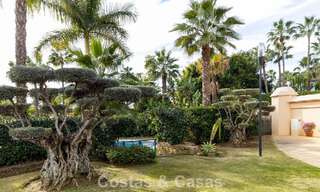 Apartamento de lujo con jardín privado en venta a pocos pasos de la playa cerca de Puerto Banús, Marbella 797558 