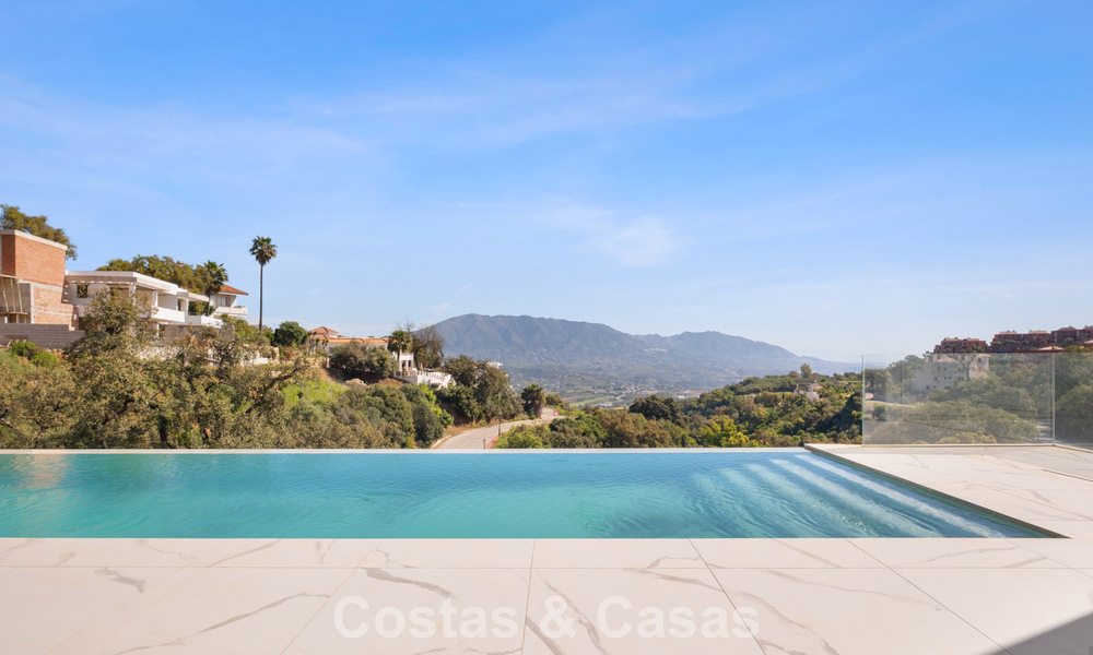 Villa moderna de nueva construcción con vistas panorámicas al mar en venta en un entorno natural al este del centro de Marbella 797603