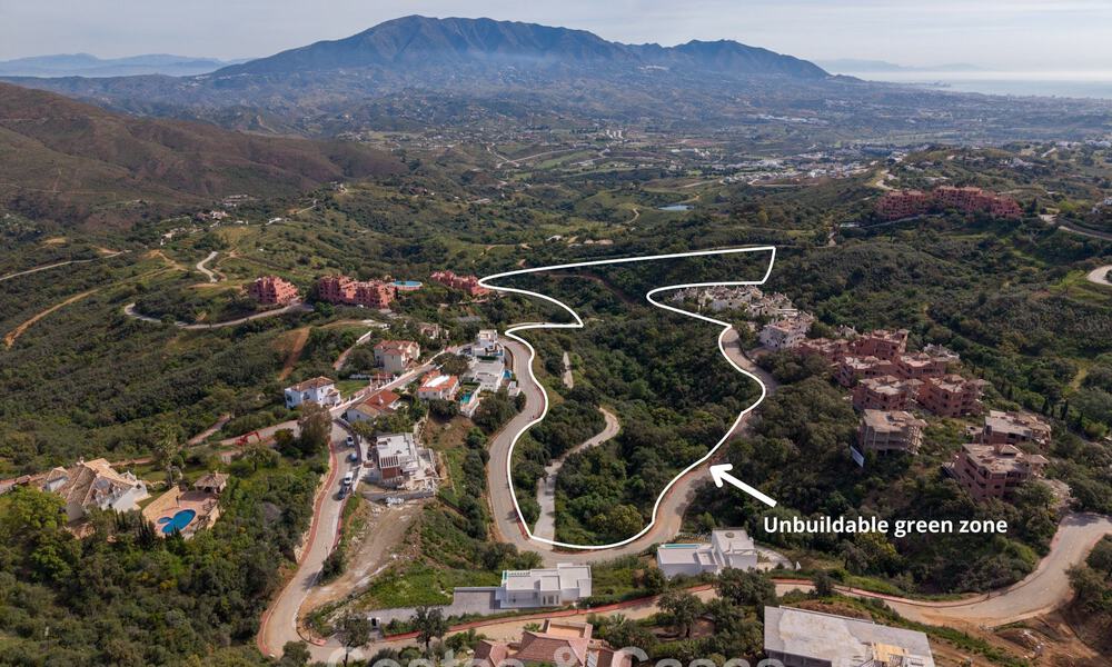 Villa moderna de nueva construcción con vistas panorámicas al mar en venta en un entorno natural al este del centro de Marbella 797606