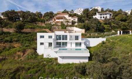 Villa moderna de nueva construcción con vistas panorámicas al mar en venta en un entorno natural al este del centro de Marbella 797607