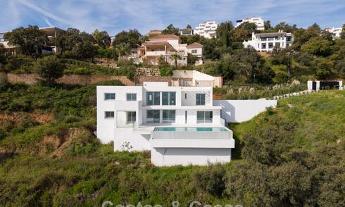 Villa moderna de nueva construcción con vistas panorámicas al mar en venta en un entorno natural al este del centro de Marbella 797607