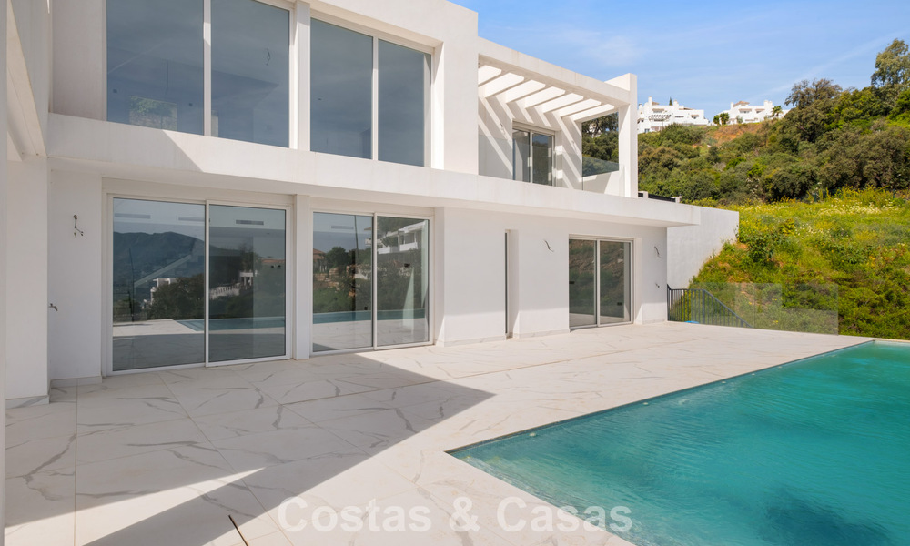 Villa moderna de nueva construcción con vistas panorámicas al mar en venta en un entorno natural al este del centro de Marbella 797609