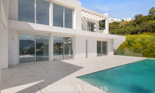Villa moderna de nueva construcción con vistas panorámicas al mar en venta en un entorno natural al este del centro de Marbella 797609 