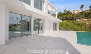Villa moderna de nueva construcción con vistas panorámicas al mar en venta en un entorno natural al este del centro de Marbella 797610 