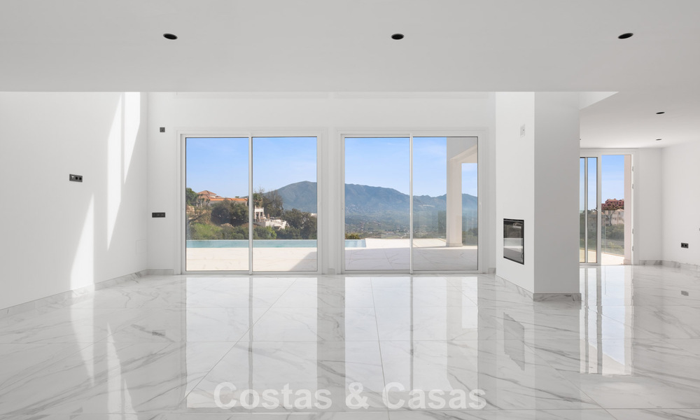 Villa moderna de nueva construcción con vistas panorámicas al mar en venta en un entorno natural al este del centro de Marbella 797611