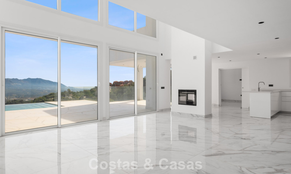 Villa moderna de nueva construcción con vistas panorámicas al mar en venta en un entorno natural al este del centro de Marbella 797612