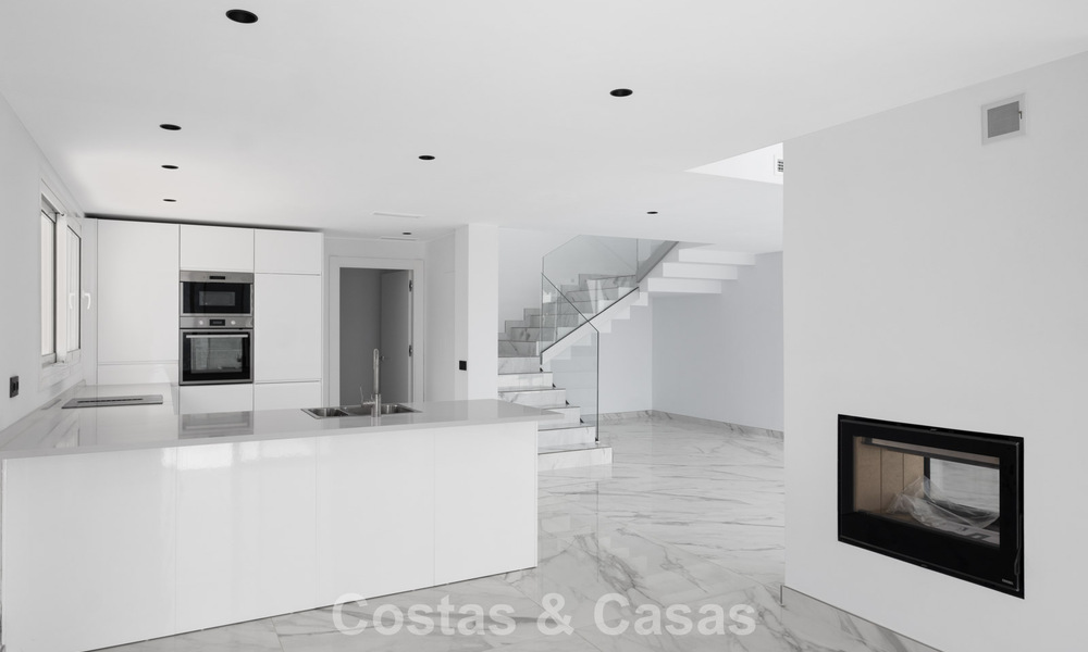Villa moderna de nueva construcción con vistas panorámicas al mar en venta en un entorno natural al este del centro de Marbella 797614