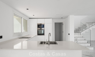 Villa moderna de nueva construcción con vistas panorámicas al mar en venta en un entorno natural al este del centro de Marbella 797615 