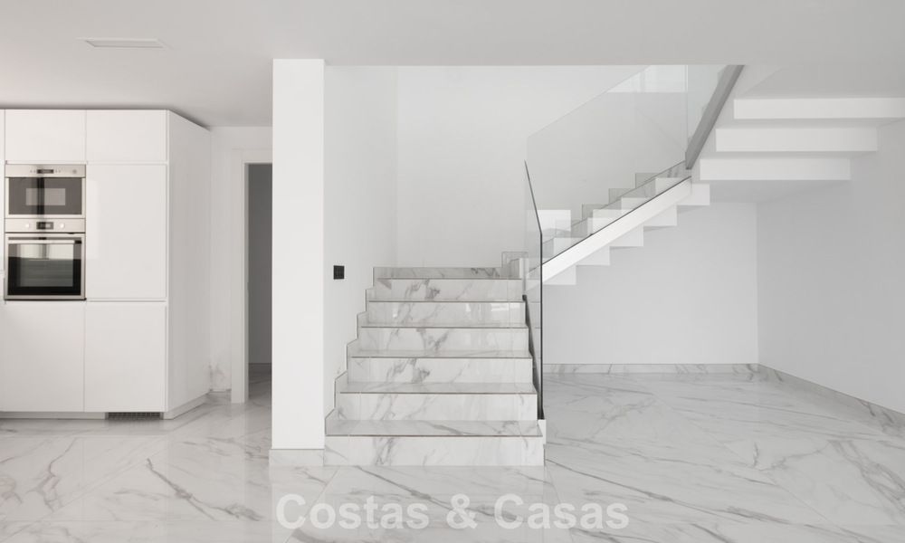 Villa moderna de nueva construcción con vistas panorámicas al mar en venta en un entorno natural al este del centro de Marbella 797625