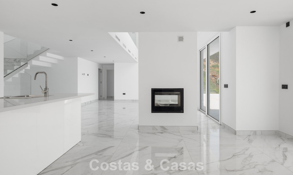 Villa moderna de nueva construcción con vistas panorámicas al mar en venta en un entorno natural al este del centro de Marbella 797626