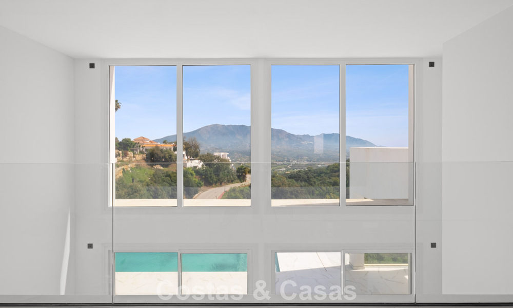 Villa moderna de nueva construcción con vistas panorámicas al mar en venta en un entorno natural al este del centro de Marbella 797628