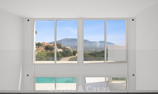 Villa moderna de nueva construcción con vistas panorámicas al mar en venta en un entorno natural al este del centro de Marbella 797628 