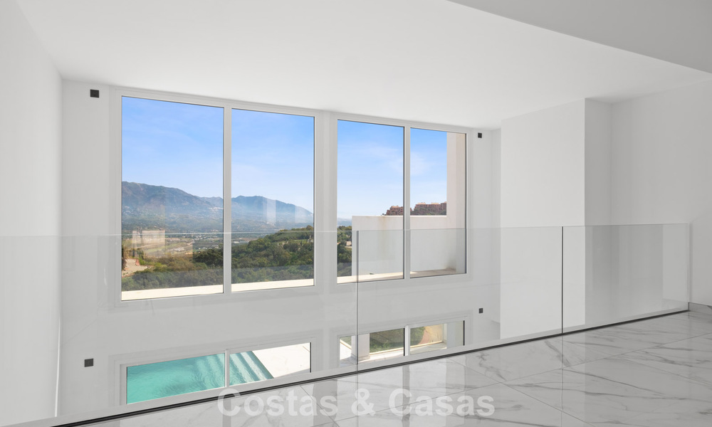 Villa moderna de nueva construcción con vistas panorámicas al mar en venta en un entorno natural al este del centro de Marbella 797629