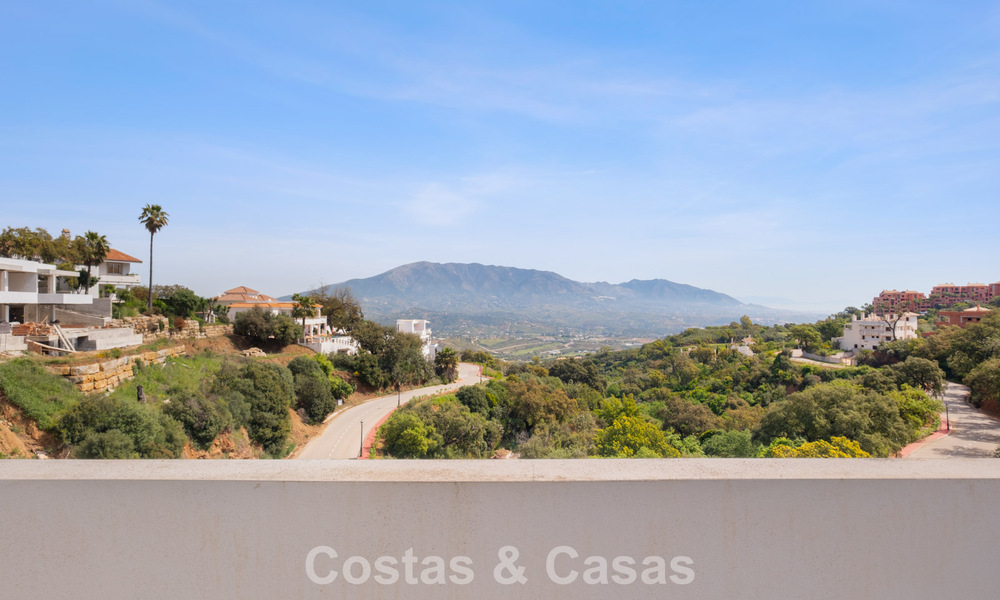 Villa moderna de nueva construcción con vistas panorámicas al mar en venta en un entorno natural al este del centro de Marbella 797637