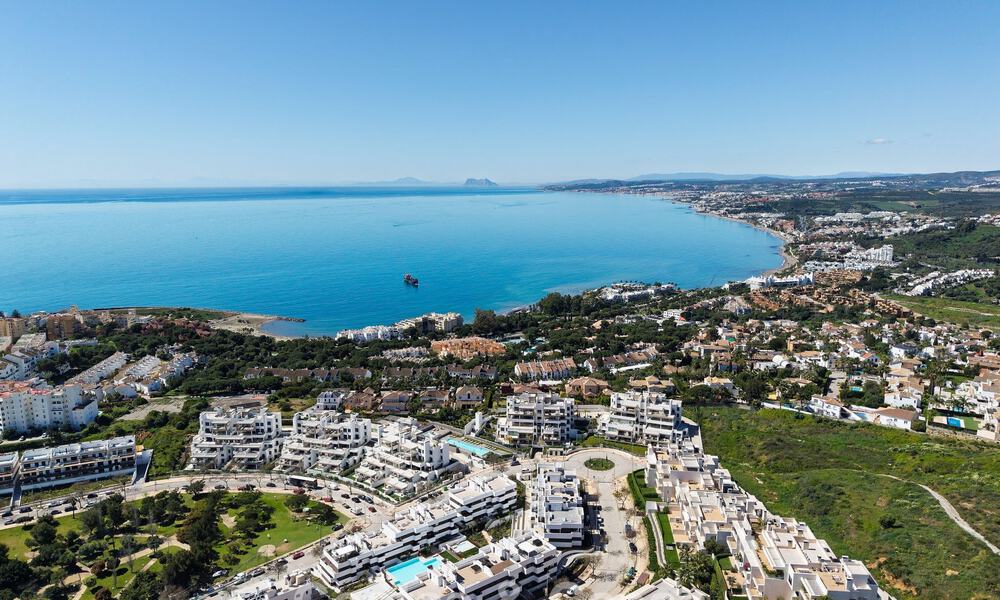 Ático de lujo moderno con amplia terraza en la azotea en venta cerca del centro de Estepona 797646