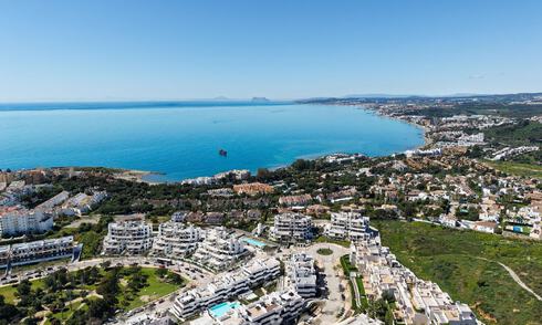 Ático de lujo moderno con amplia terraza en la azotea en venta cerca del centro de Estepona 797646