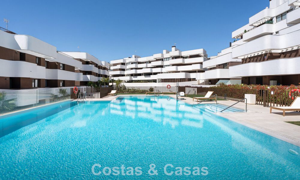 Ático de lujo moderno con amplia terraza en la azotea en venta cerca del centro de Estepona 797651