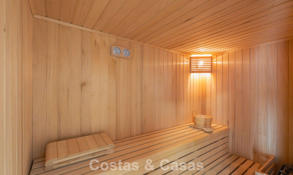 Ático de lujo moderno con amplia terraza en la azotea en venta cerca del centro de Estepona 797653