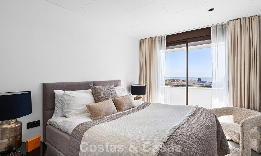 Ático de lujo moderno con amplia terraza en la azotea en venta cerca del centro de Estepona 797654