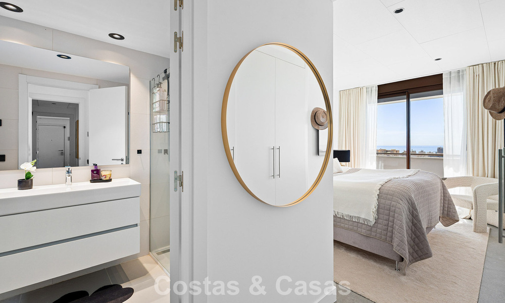 Ático de lujo moderno con amplia terraza en la azotea en venta cerca del centro de Estepona 797655