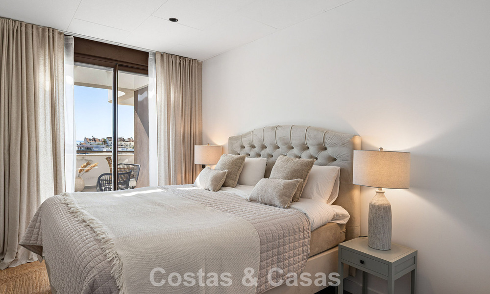 Ático de lujo moderno con amplia terraza en la azotea en venta cerca del centro de Estepona 797658