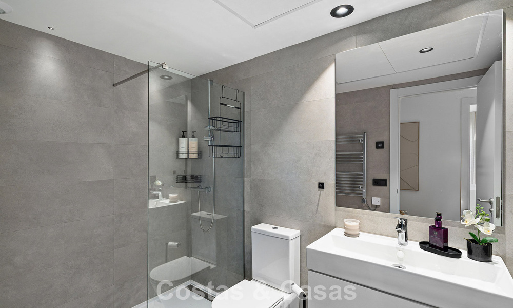 Ático de lujo moderno con amplia terraza en la azotea en venta cerca del centro de Estepona 797660