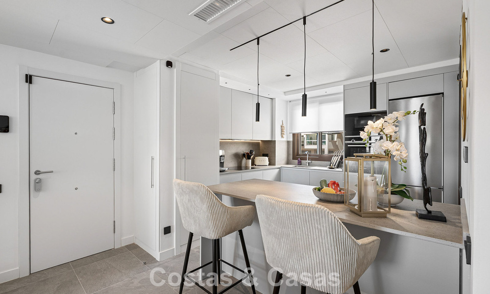 Ático de lujo moderno con amplia terraza en la azotea en venta cerca del centro de Estepona 797666