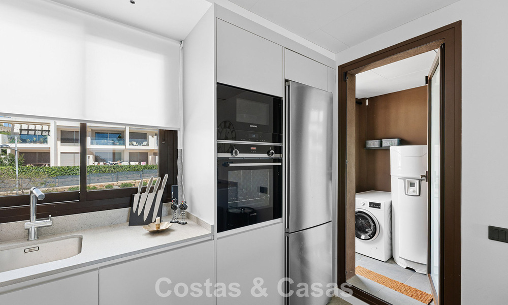 Ático de lujo moderno con amplia terraza en la azotea en venta cerca del centro de Estepona 797668