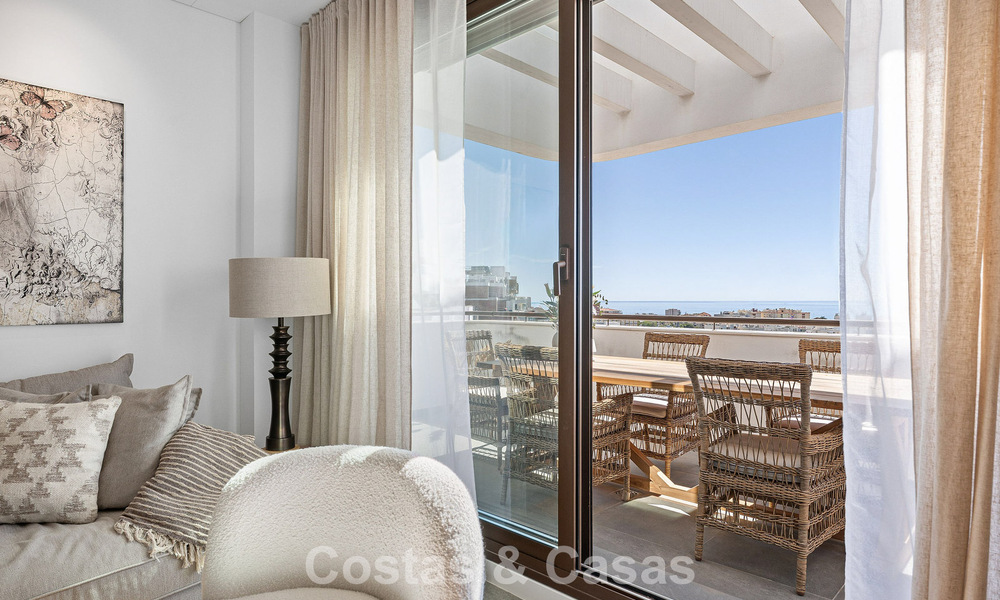 Ático de lujo moderno con amplia terraza en la azotea en venta cerca del centro de Estepona 797672