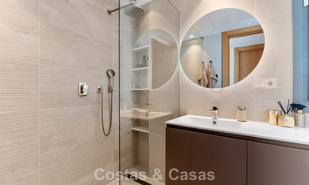 Ático de lujo luminoso y contemporáneo en venta con vistas al mar en las colinas de La Quinta Resort en Marbella - Benahavís 797685