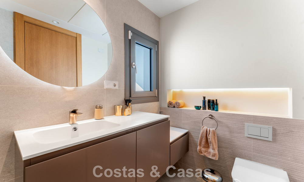 Ático de lujo luminoso y contemporáneo en venta con vistas al mar en las colinas de La Quinta Resort en Marbella - Benahavís 797686