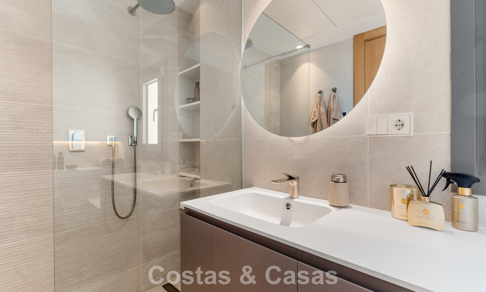 Ático de lujo luminoso y contemporáneo en venta con vistas al mar en las colinas de La Quinta Resort en Marbella - Benahavís 797687
