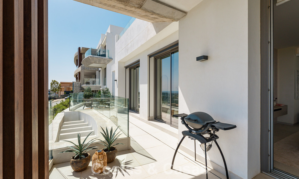 Ático de lujo luminoso y contemporáneo en venta con vistas al mar en las colinas de La Quinta Resort en Marbella - Benahavís 797697