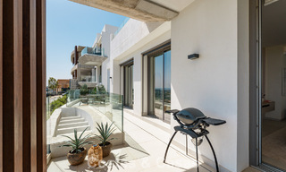 Ático de lujo luminoso y contemporáneo en venta con vistas al mar en las colinas de La Quinta Resort en Marbella - Benahavís 797697 