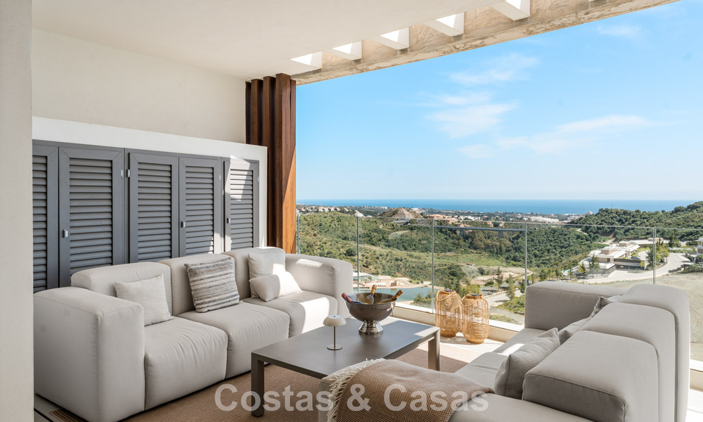 Ático de lujo luminoso y contemporáneo en venta con vistas al mar en las colinas de La Quinta Resort en Marbella - Benahavís 797699