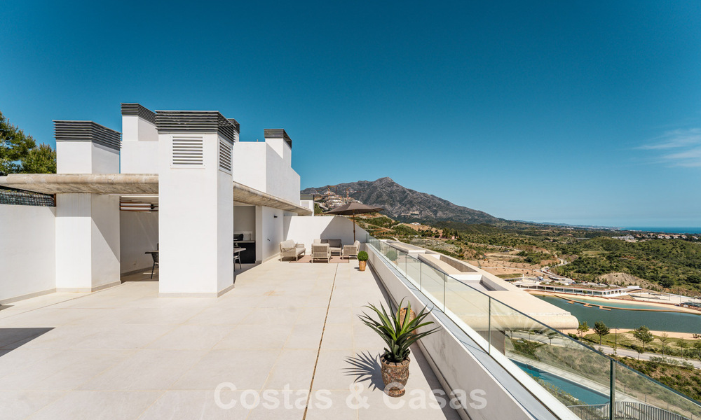 Ático de lujo luminoso y contemporáneo en venta con vistas al mar en las colinas de La Quinta Resort en Marbella - Benahavís 797708
