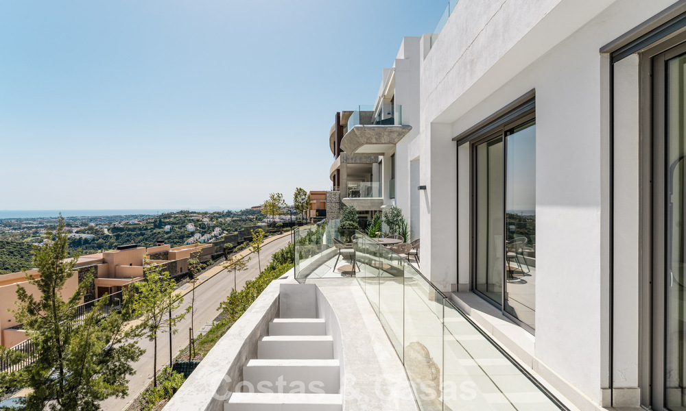Ático de lujo luminoso y contemporáneo en venta con vistas al mar en las colinas de La Quinta Resort en Marbella - Benahavís 797713