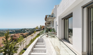Ático de lujo luminoso y contemporáneo en venta con vistas al mar en las colinas de La Quinta Resort en Marbella - Benahavís 797713 