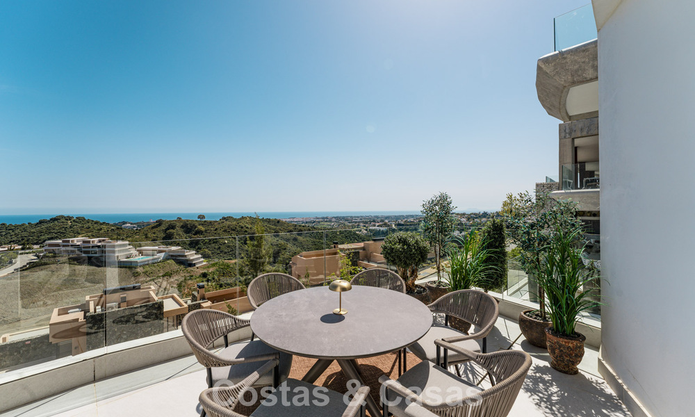 Ático de lujo luminoso y contemporáneo en venta con vistas al mar en las colinas de La Quinta Resort en Marbella - Benahavís 797714
