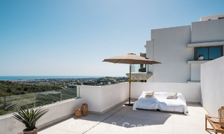 Ático de lujo luminoso y contemporáneo en venta con vistas al mar en las colinas de La Quinta Resort en Marbella - Benahavís 797717 