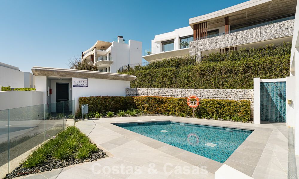 Ático de lujo luminoso y contemporáneo en venta con vistas al mar en las colinas de La Quinta Resort en Marbella - Benahavís 797719