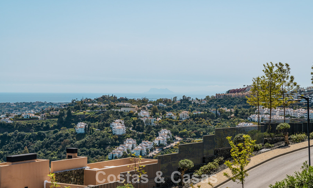 Ático de lujo luminoso y contemporáneo en venta con vistas al mar en las colinas de La Quinta Resort en Marbella - Benahavís 797721